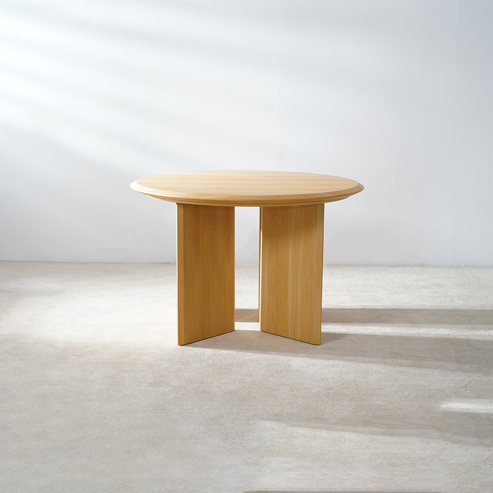 Minimalistische massief houten kleine ronde eettafel met 4 poten