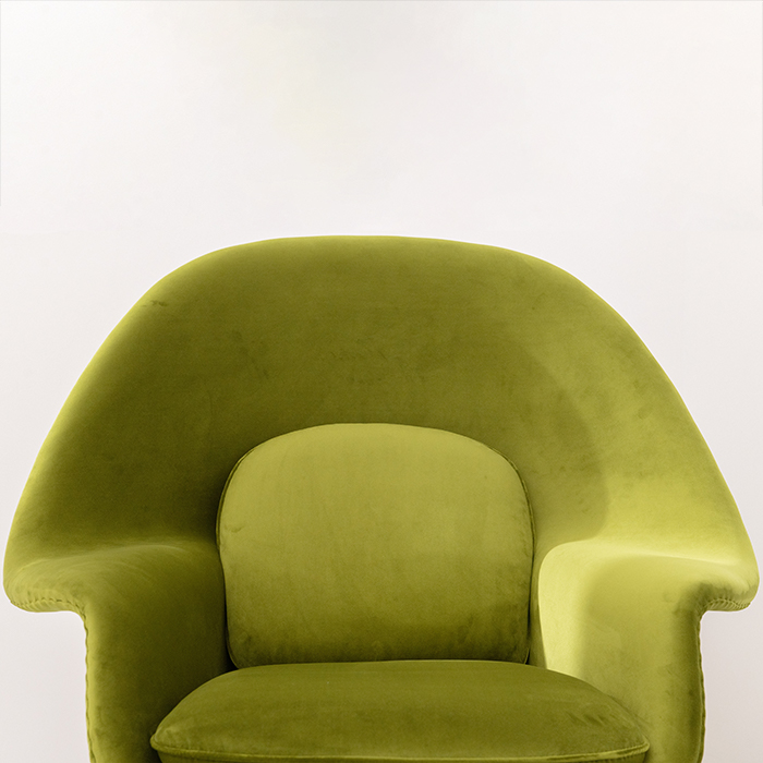 Nodic Womb Lounge Chair en Ottomaanse stoel met kussens 