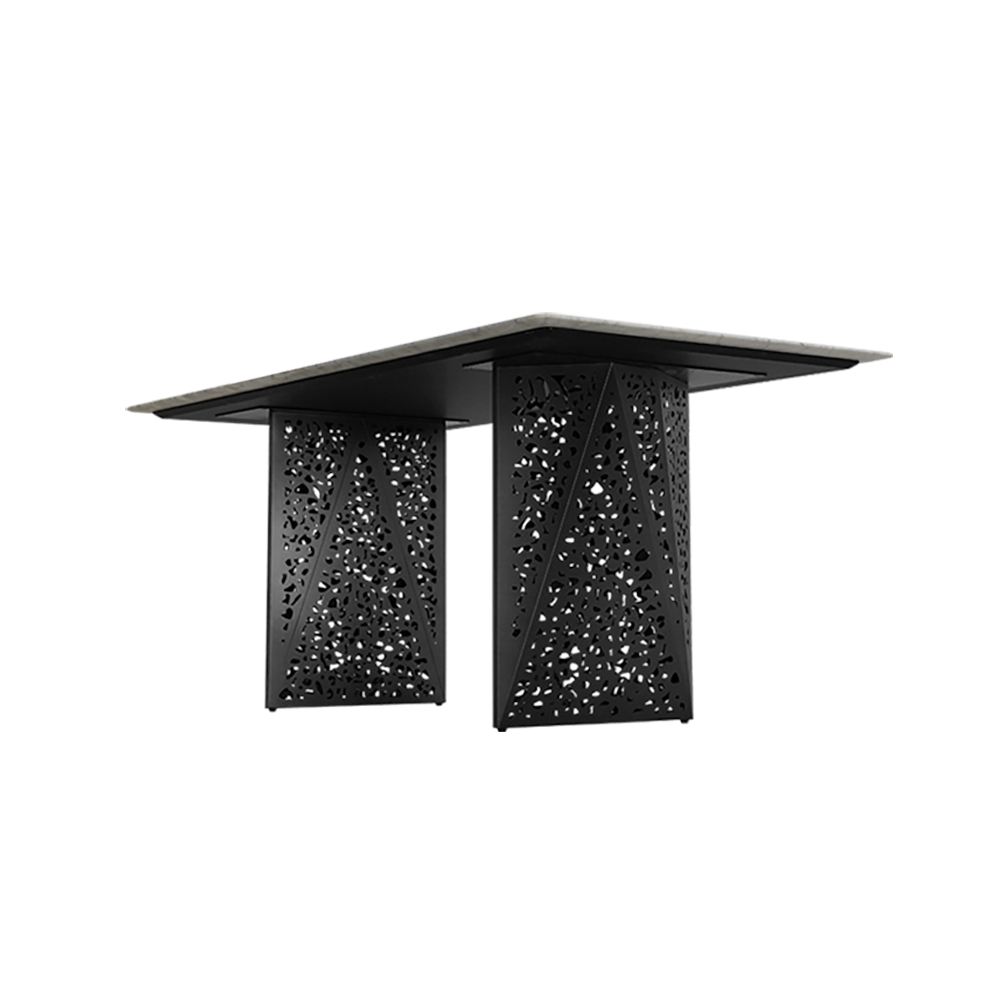 Moderne eettafel met marmeren blad en roestvrijstalen poten. Eetkamermeubilair