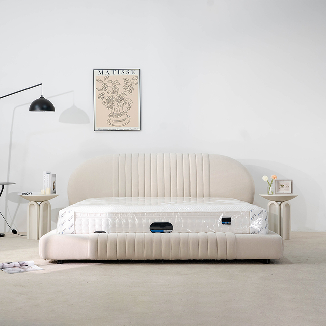 Modern fluwelen gestoffeerd platformbed met kingsize bedframe