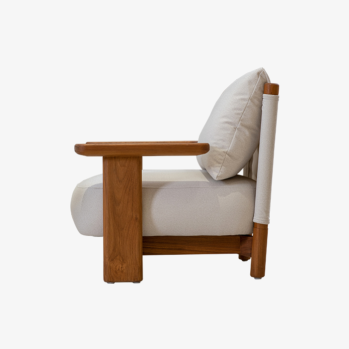 Moderne gestoffeerde loungefauteuil voor binnen en buiten met houten frame