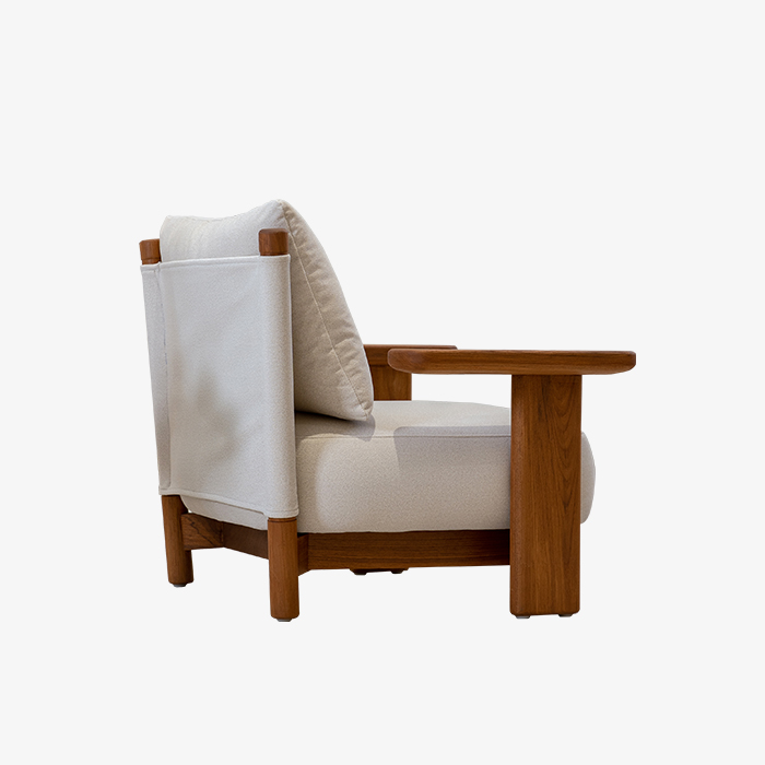 Moderne gestoffeerde loungefauteuil voor binnen en buiten met houten frame